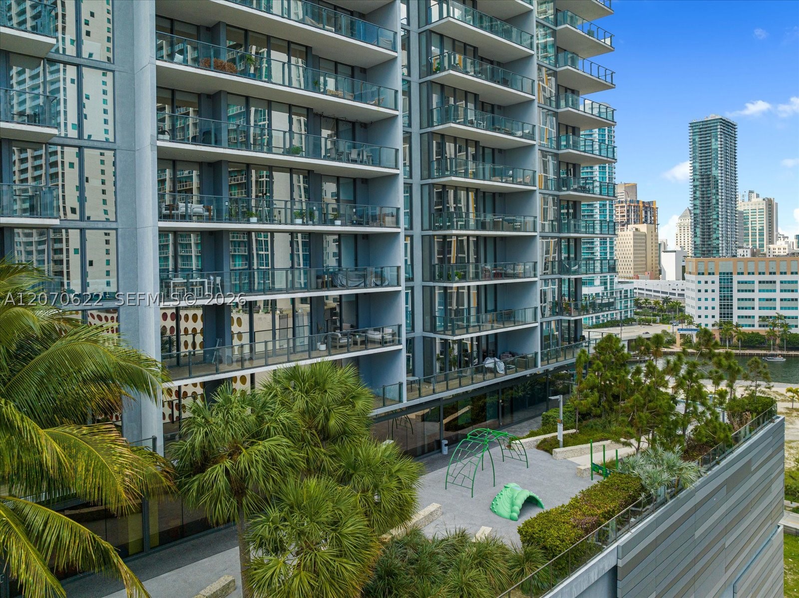68 SE 6th St #2304, Miami FL 33131