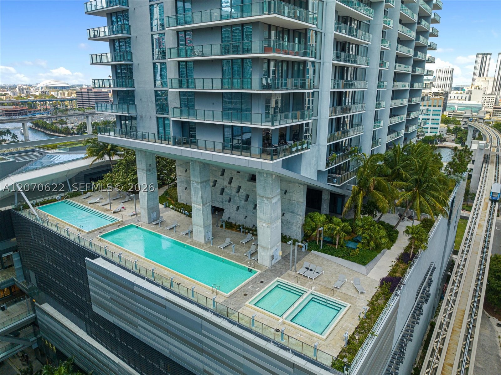 68 SE 6th St #2304, Miami FL 33131