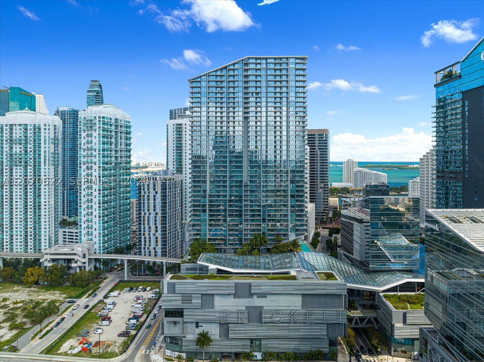 68 SE 6th St #2304, Miami FL 33131