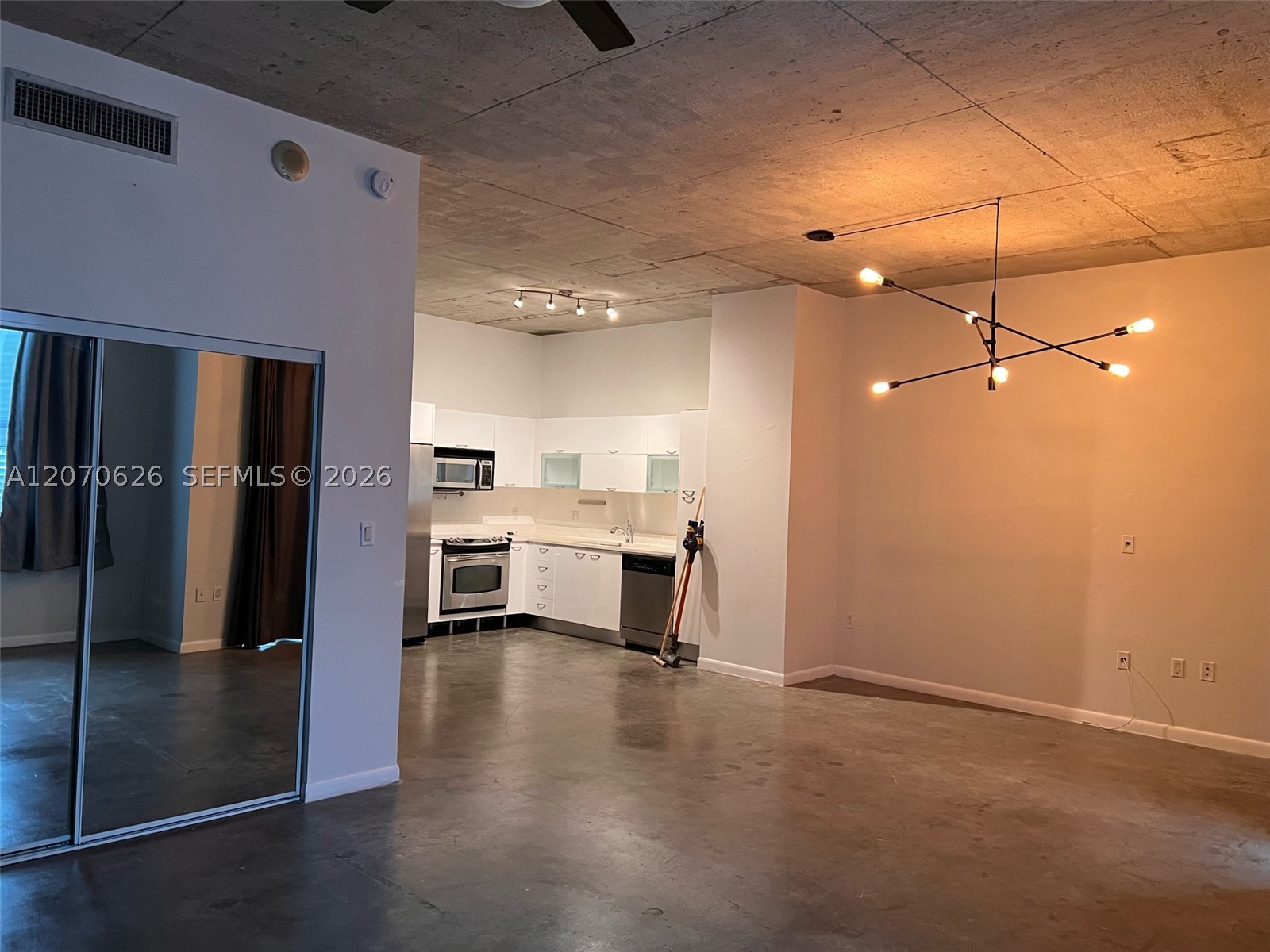 133 NE 2nd Ave #2411, Miami FL 33132