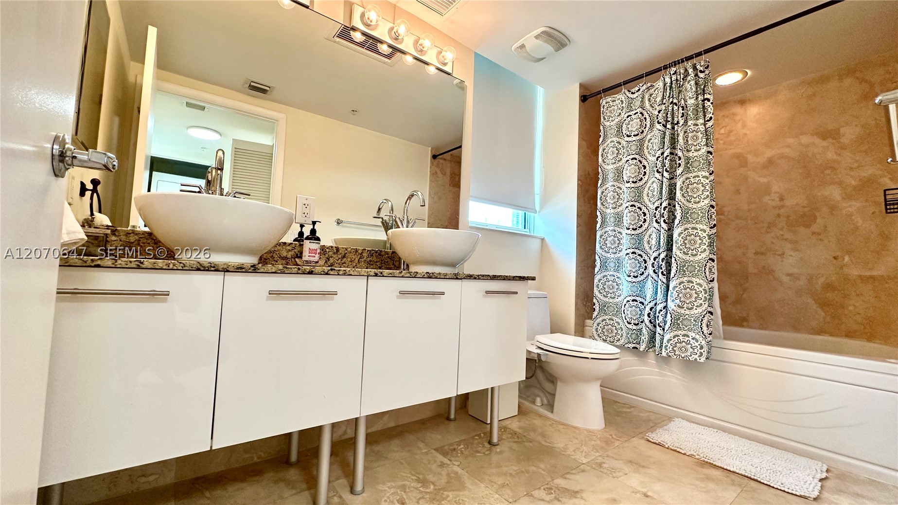 41 SE 5th St #516, Miami FL 33131