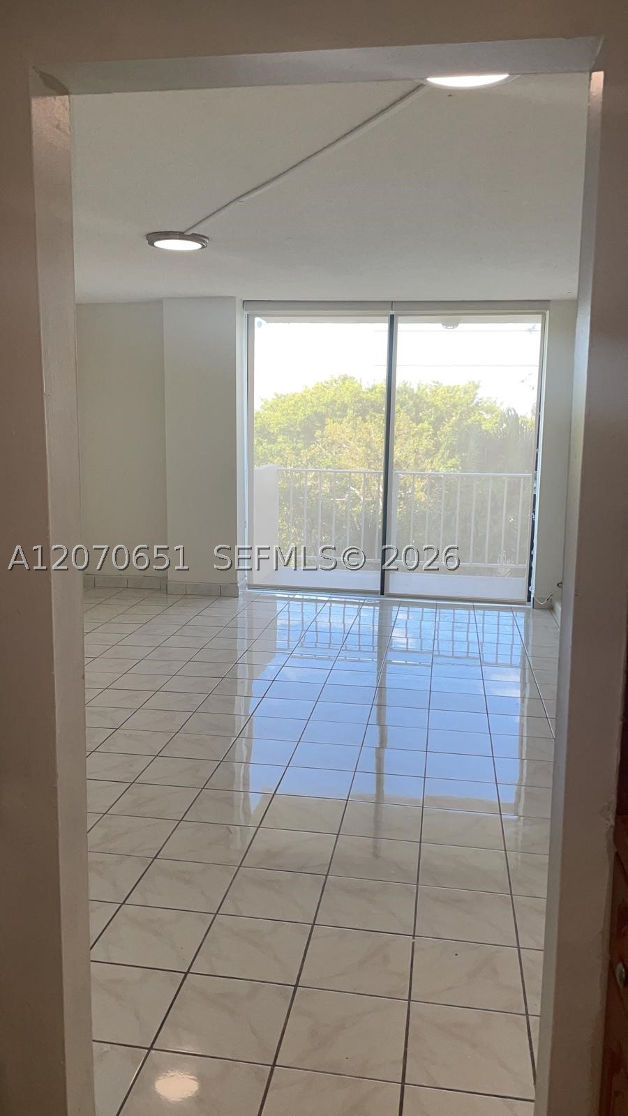 2350 NE 135th St #403, North Miami FL 33181