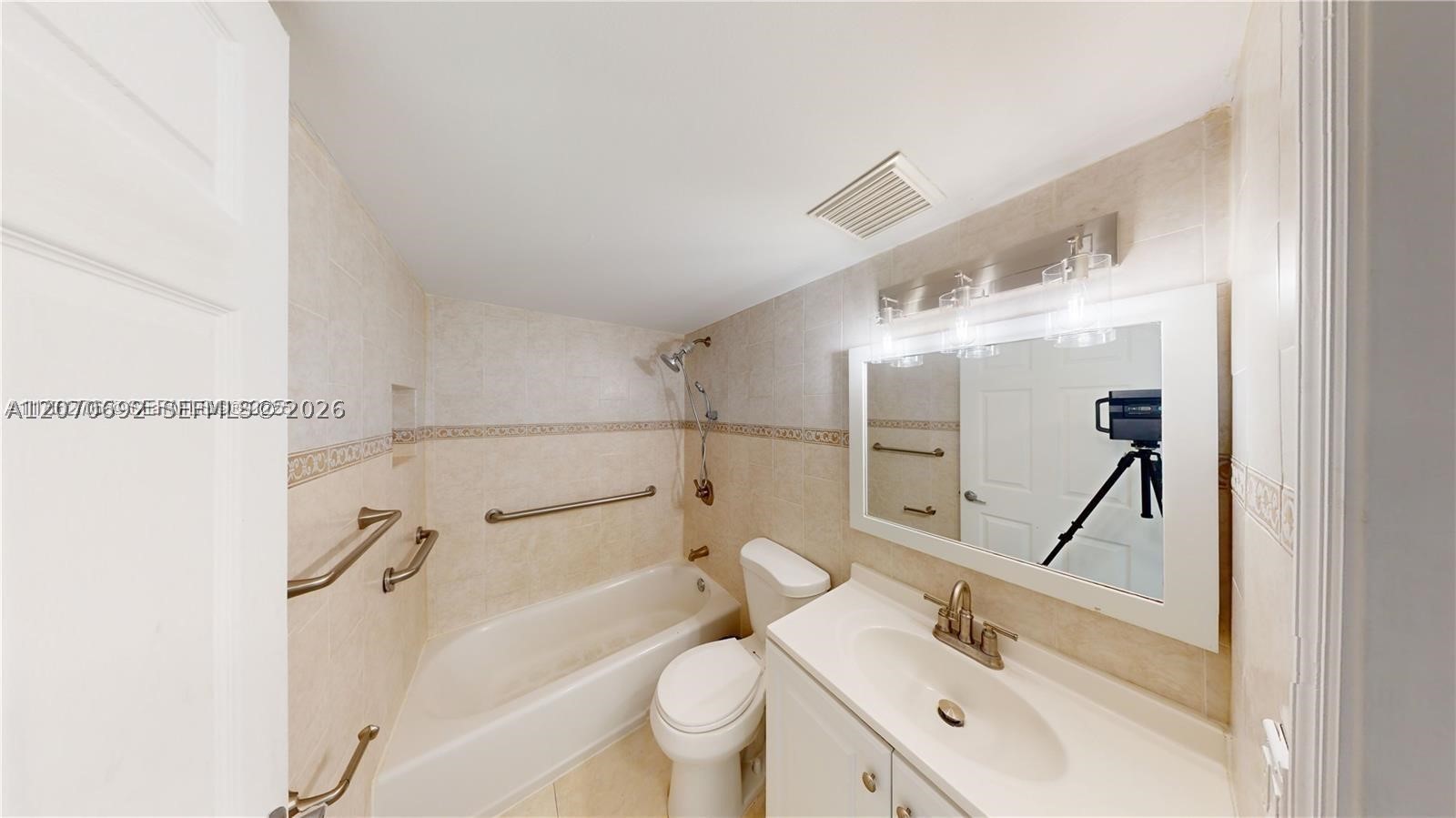 501 SW 1st St #607, Miami FL 33130