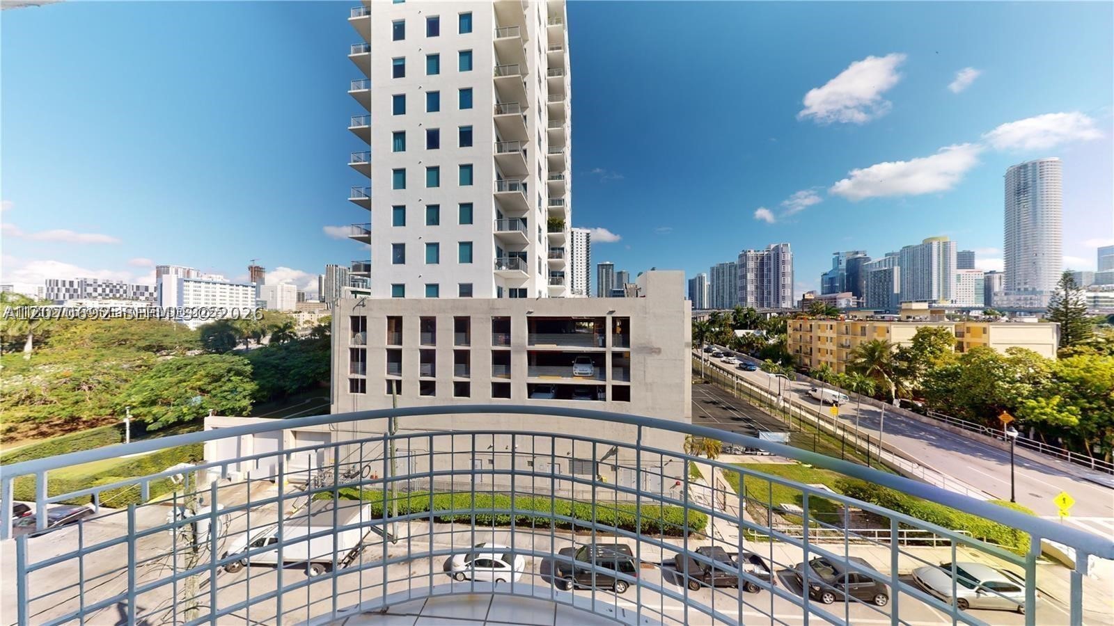 501 SW 1st St #607, Miami FL 33130