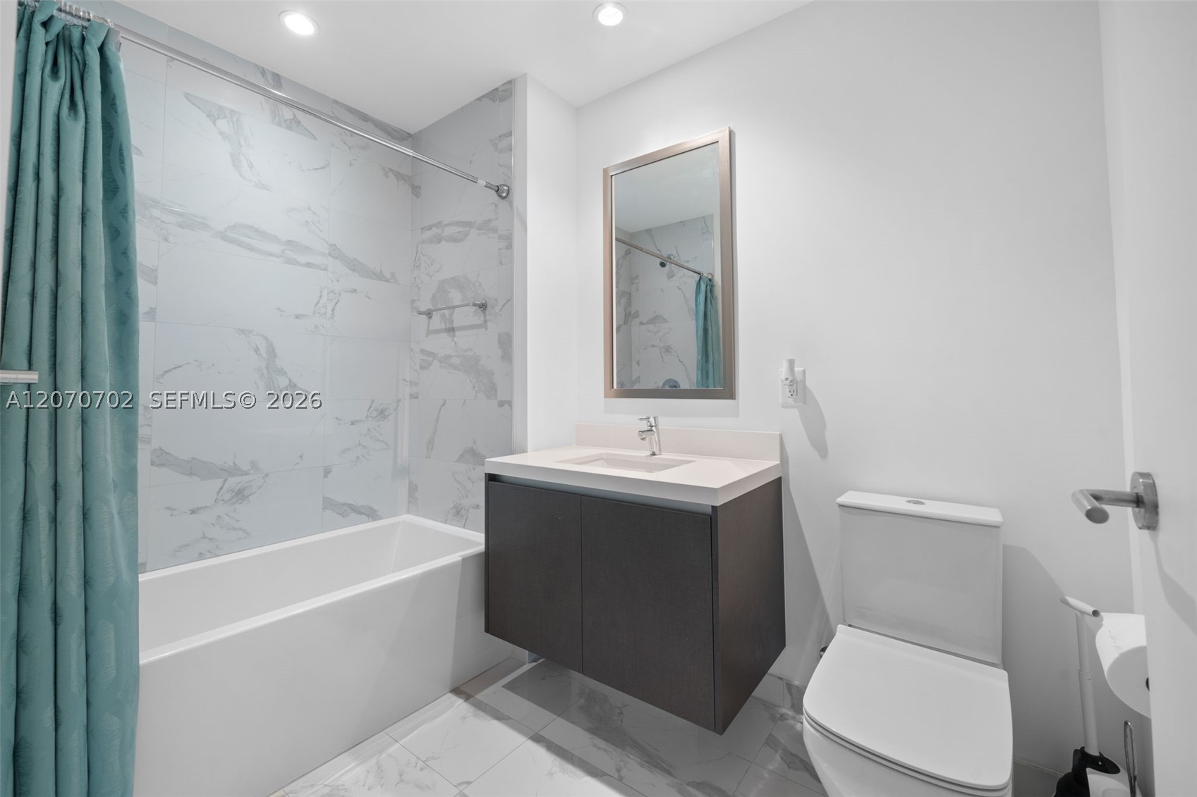 851 NE 1st Ave #1610, Miami FL 33132