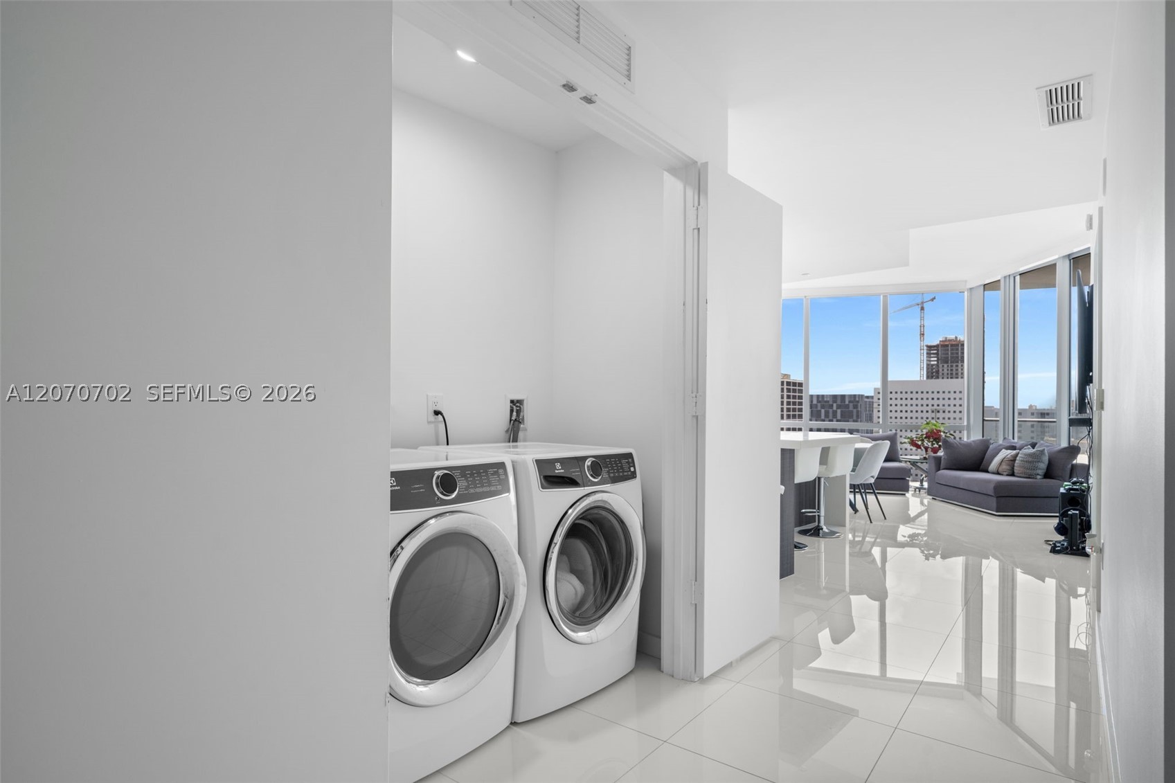 851 NE 1st Ave #1610, Miami FL 33132