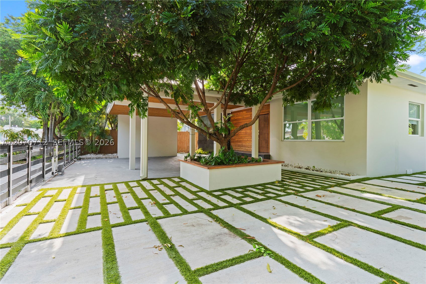 221 NE 44th St, Miami FL 33137