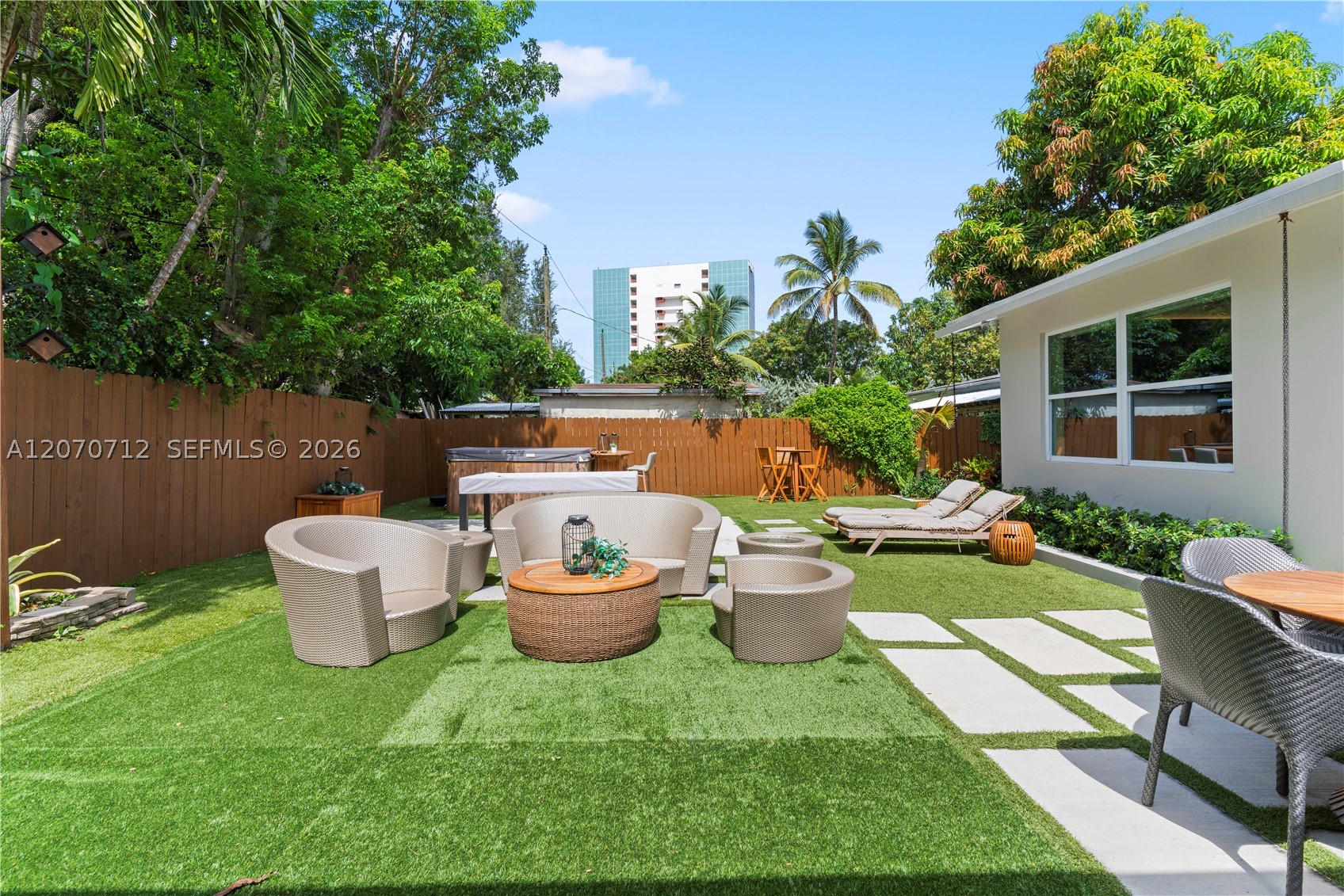221 NE 44th St, Miami FL 33137