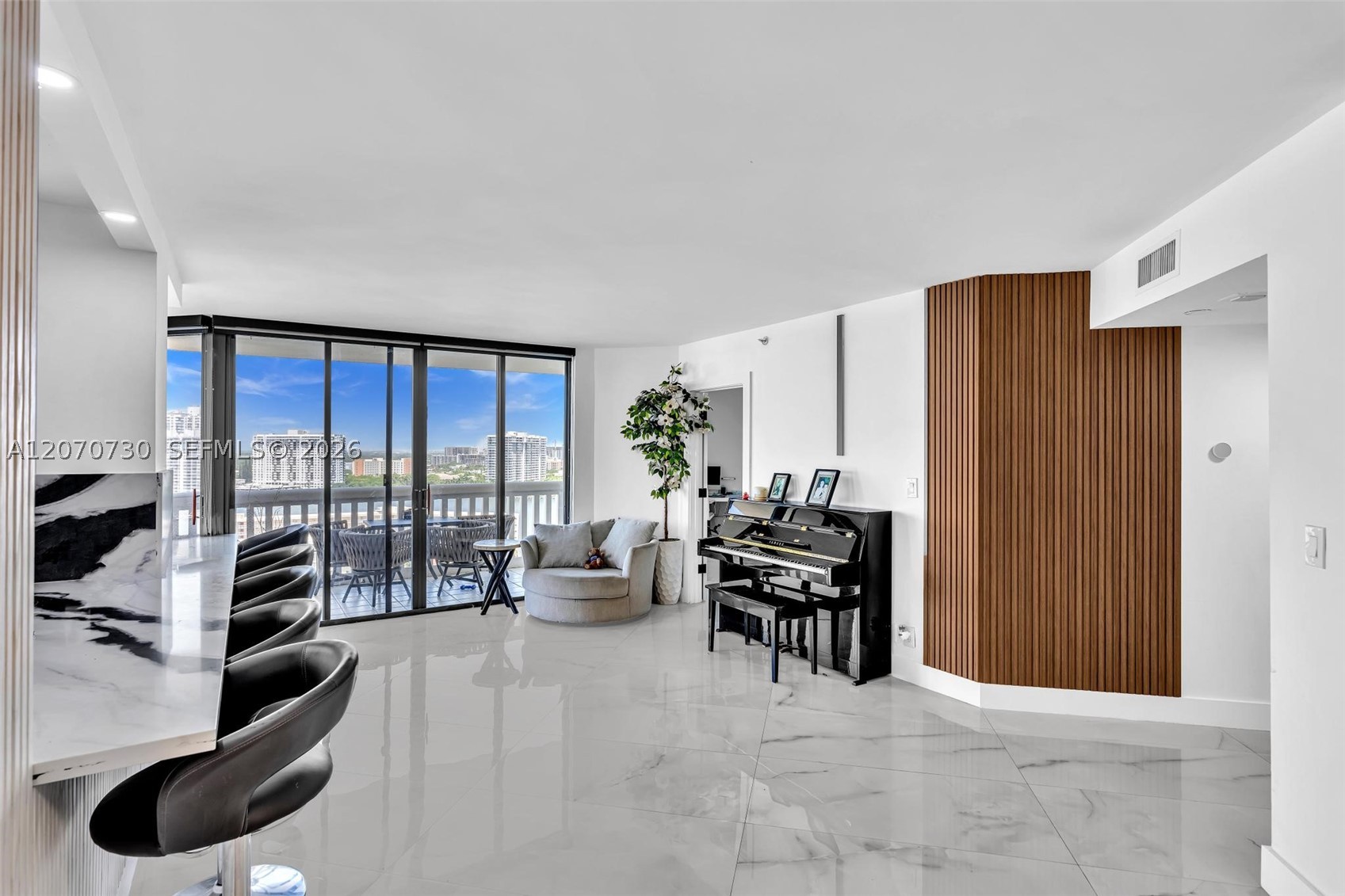 1000 W Island Blvd #1710, Aventura FL 33160