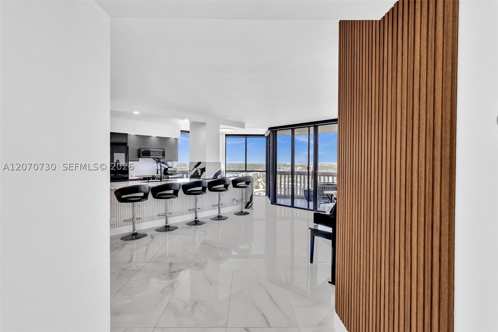 1000 W Island Blvd #1710, Aventura FL 33160