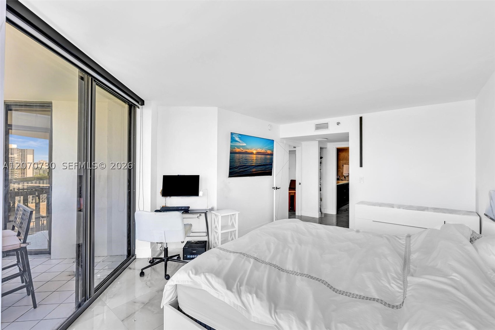 1000 W Island Blvd #1710, Aventura FL 33160