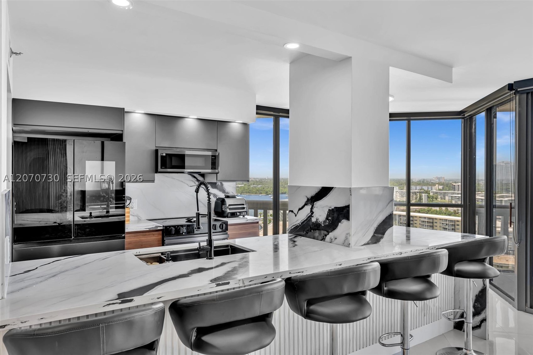 1000 W Island Blvd #1710, Aventura FL 33160