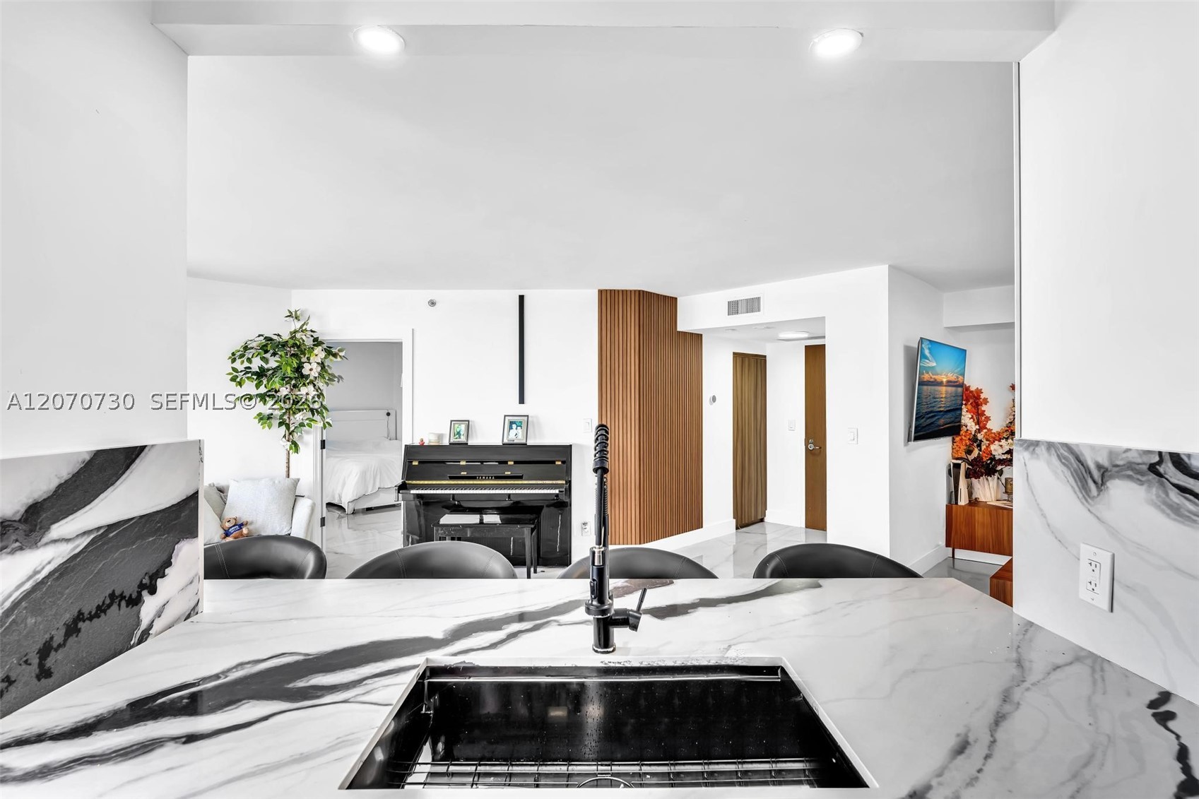 1000 W Island Blvd #1710, Aventura FL 33160
