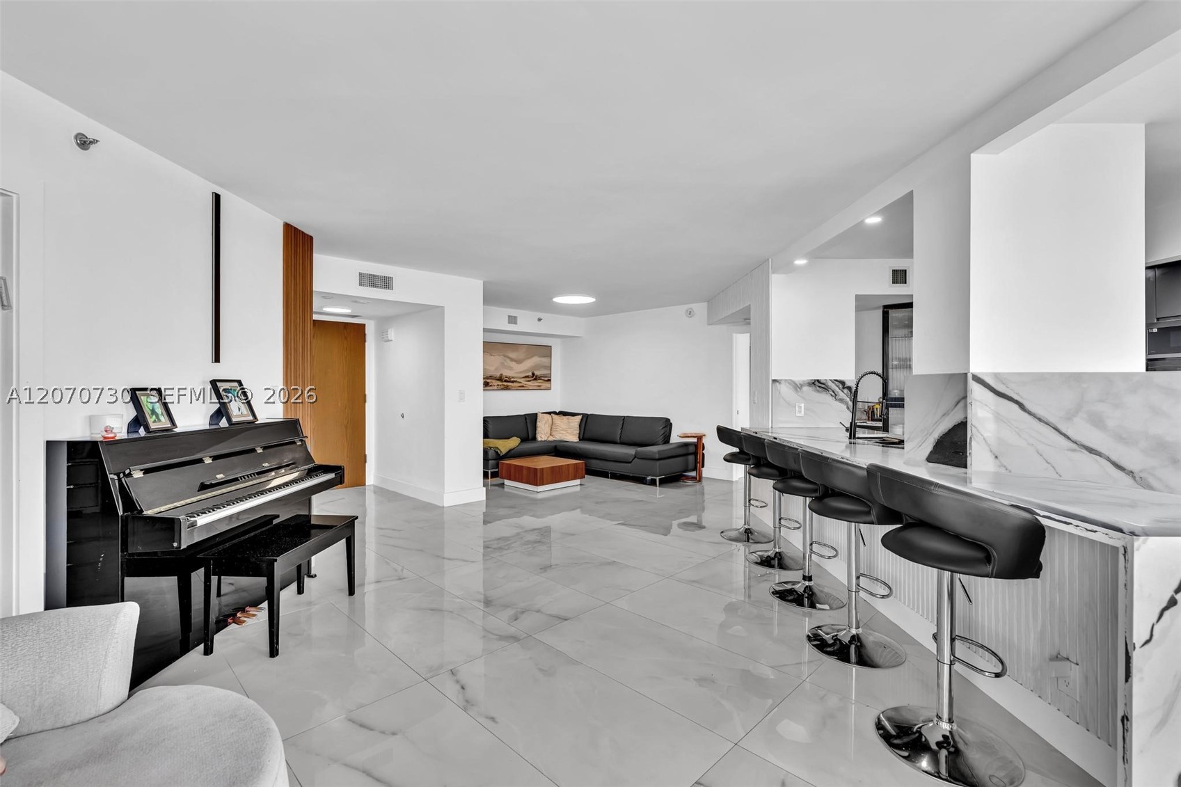 1000 W Island Blvd #1710, Aventura FL 33160