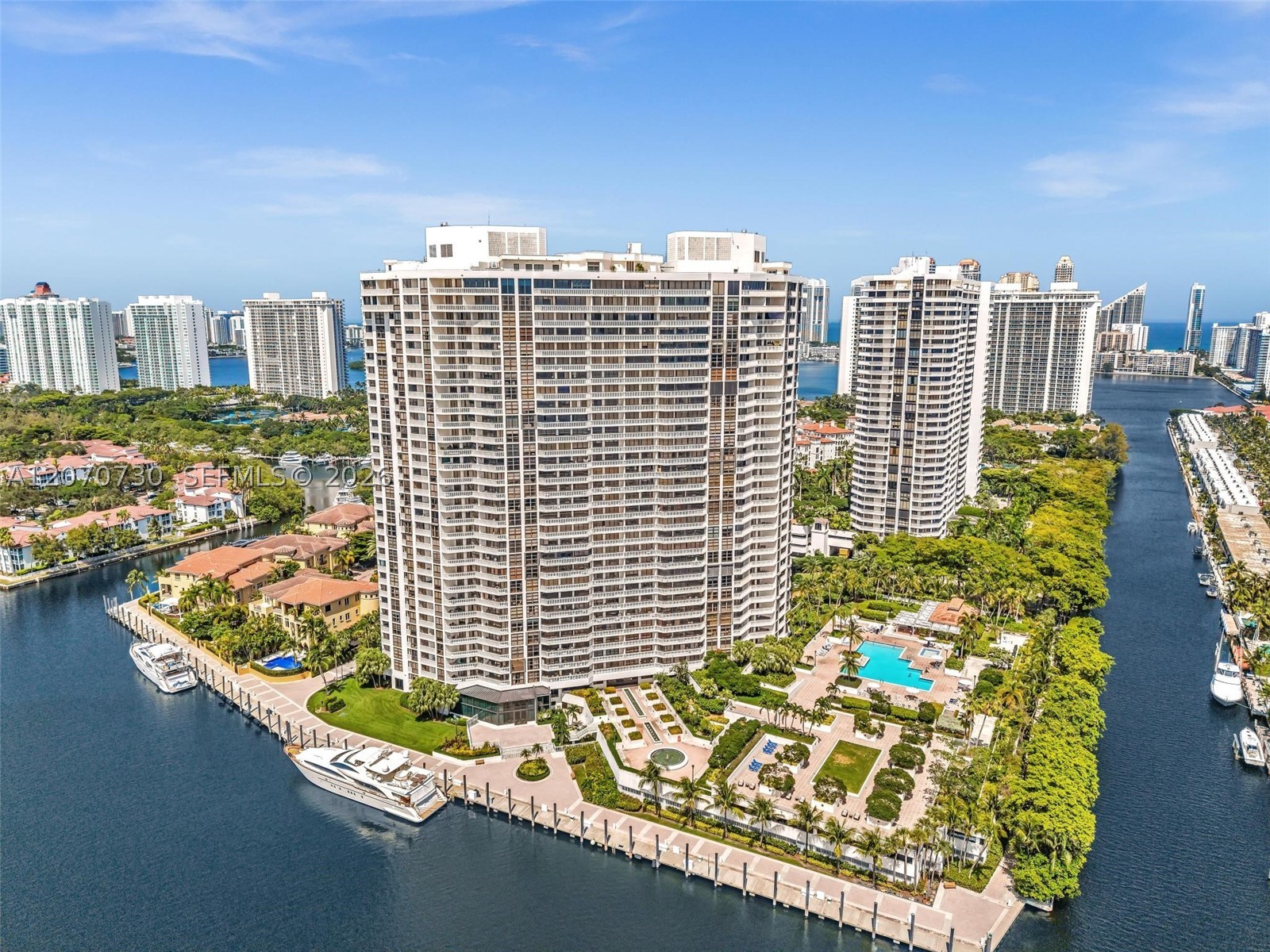 1000 W Island Blvd #1710, Aventura FL 33160