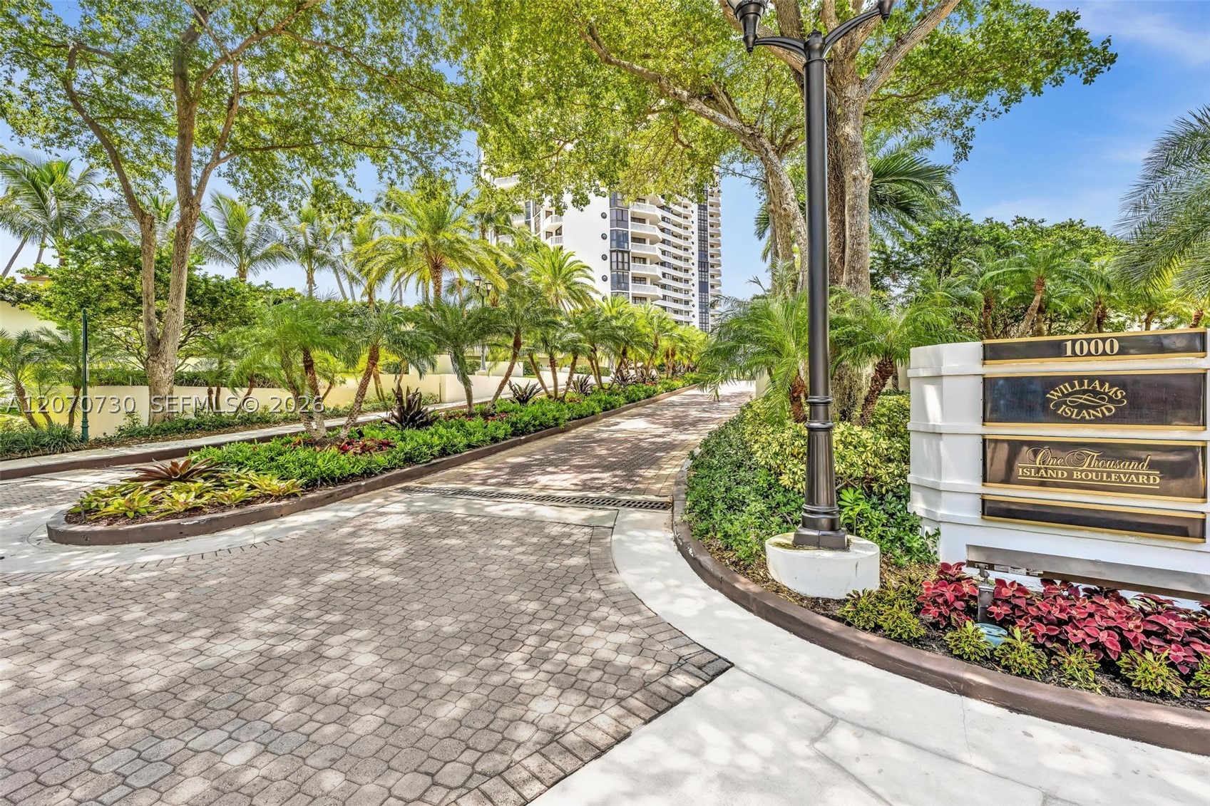 1000 W Island Blvd #1710, Aventura FL 33160