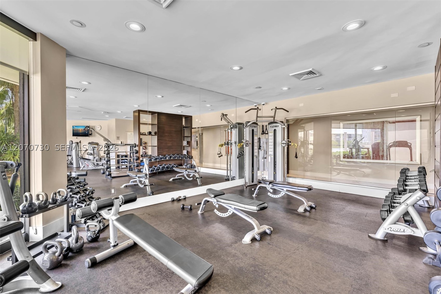 1000 W Island Blvd #1710, Aventura FL 33160