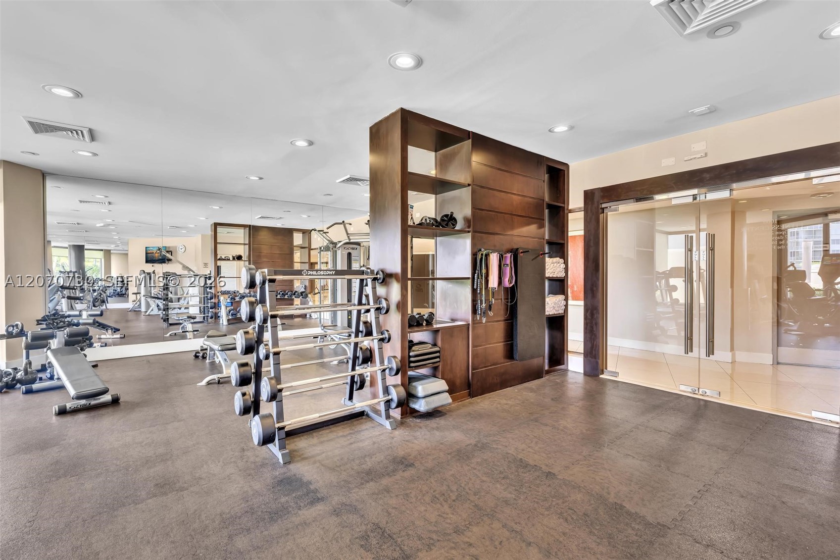 1000 W Island Blvd #1710, Aventura FL 33160
