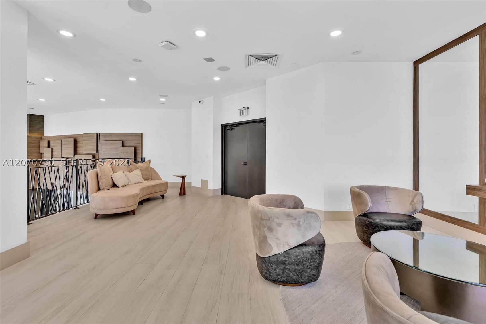 1000 W Island Blvd #1710, Aventura FL 33160