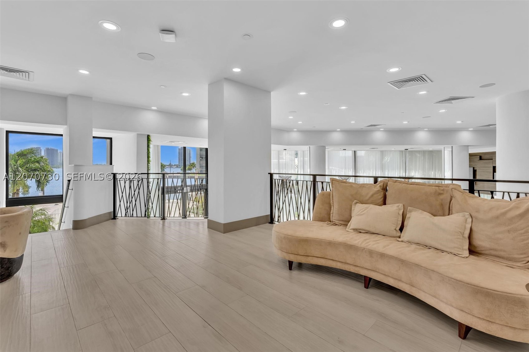 1000 W Island Blvd #1710, Aventura FL 33160