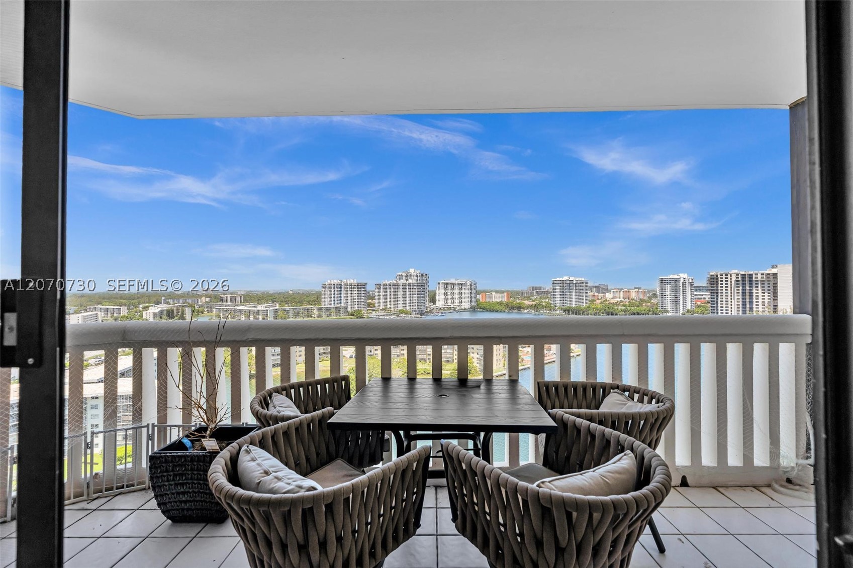 1000 W Island Blvd #1710, Aventura FL 33160