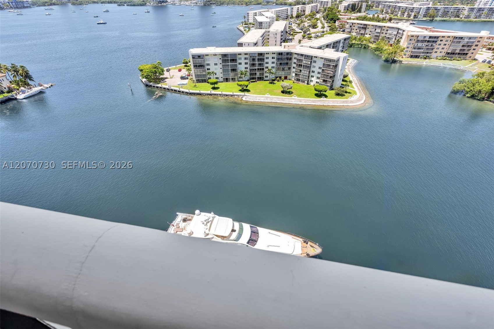 1000 W Island Blvd #1710, Aventura FL 33160