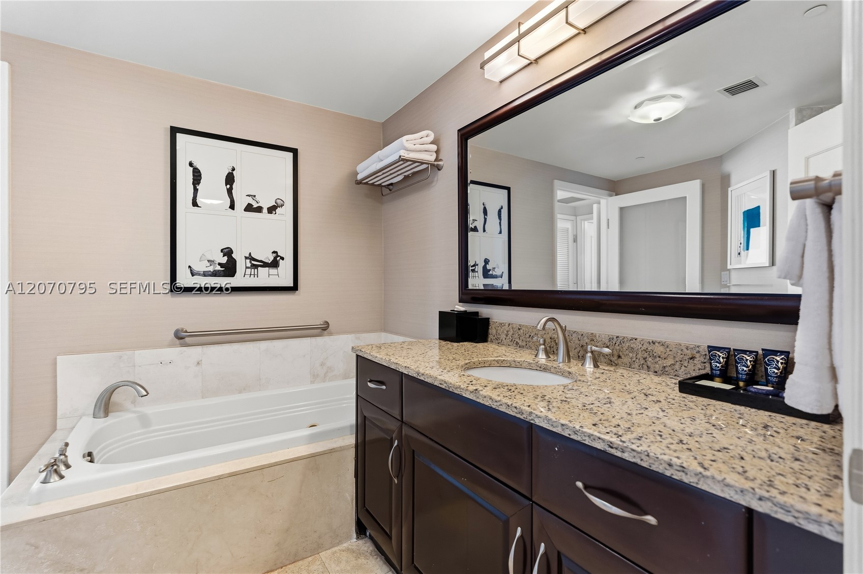 4401 Collins Ave #1915/1917, Miami Beach FL 33140