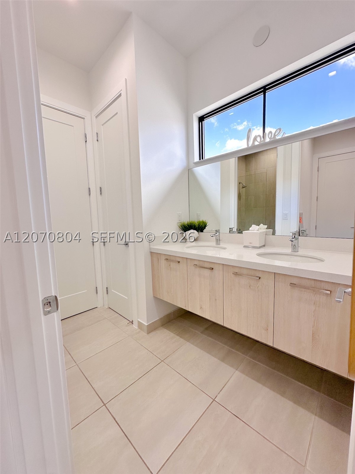 8286 NW 51st Ter, Doral FL 33166
