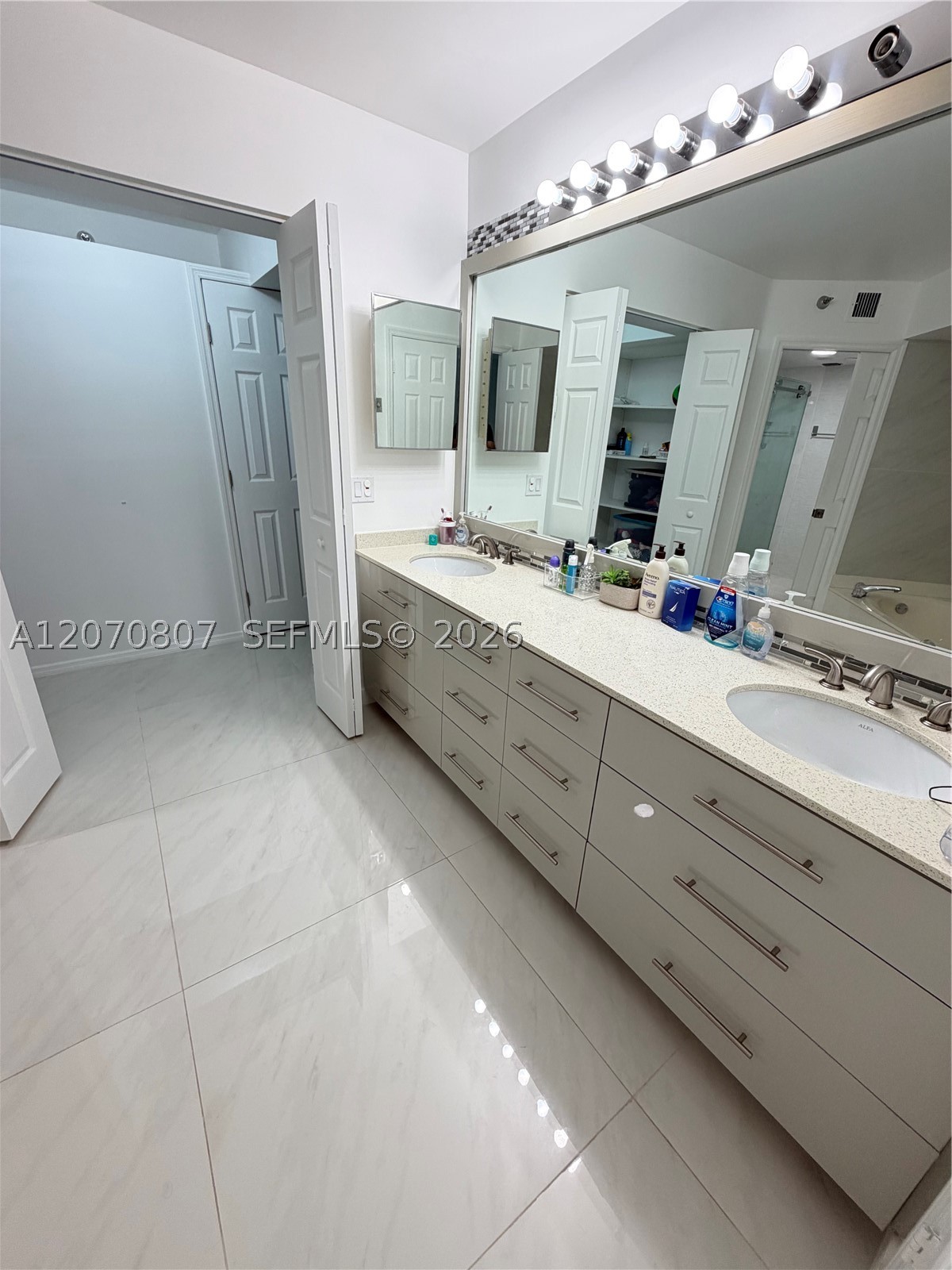 3500 Mystic Pointe Dr #405, Aventura FL 33180