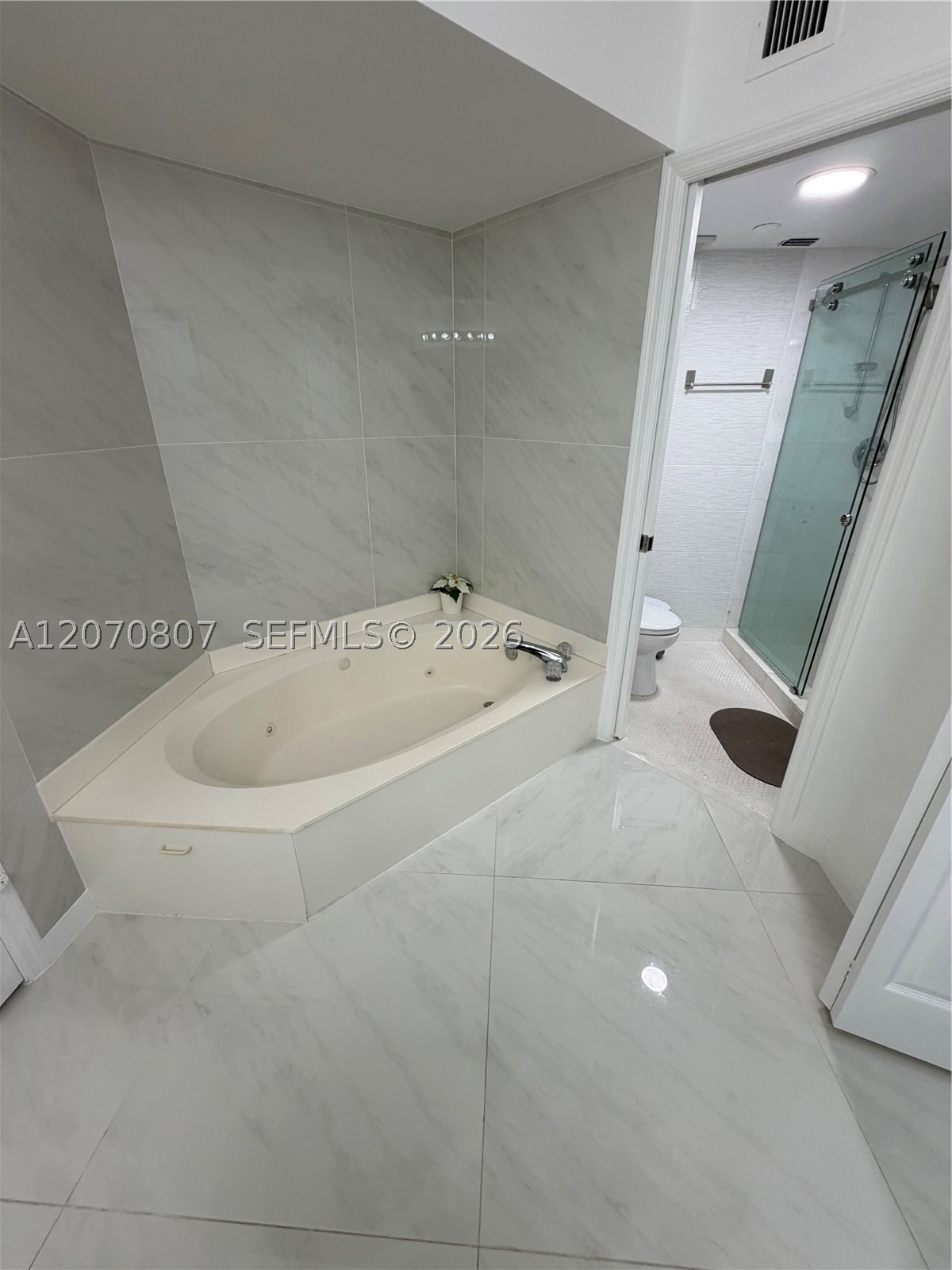 3500 Mystic Pointe Dr #405, Aventura FL 33180