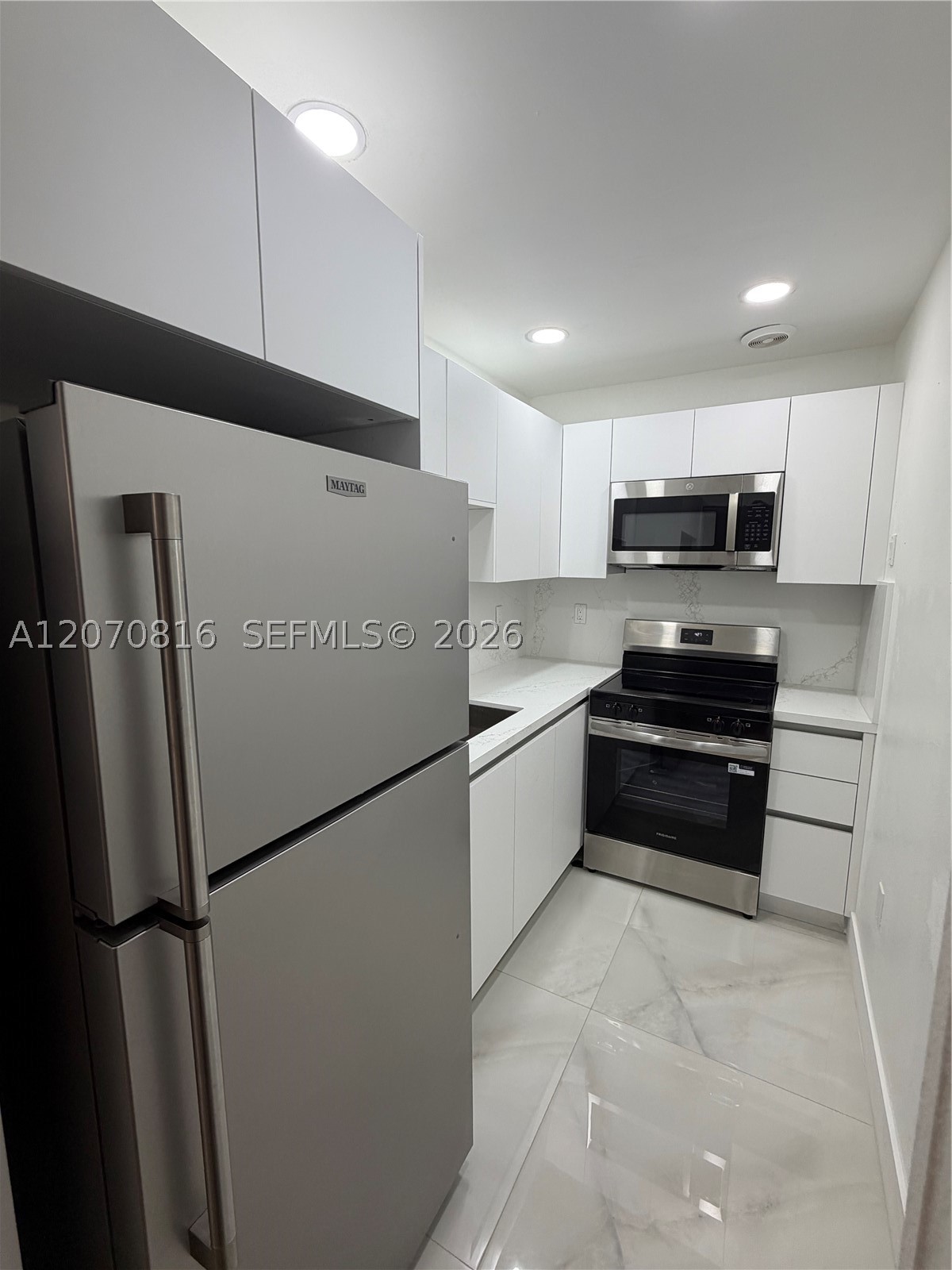 4713 NW 7th St #409-1, Miami FL 33126
