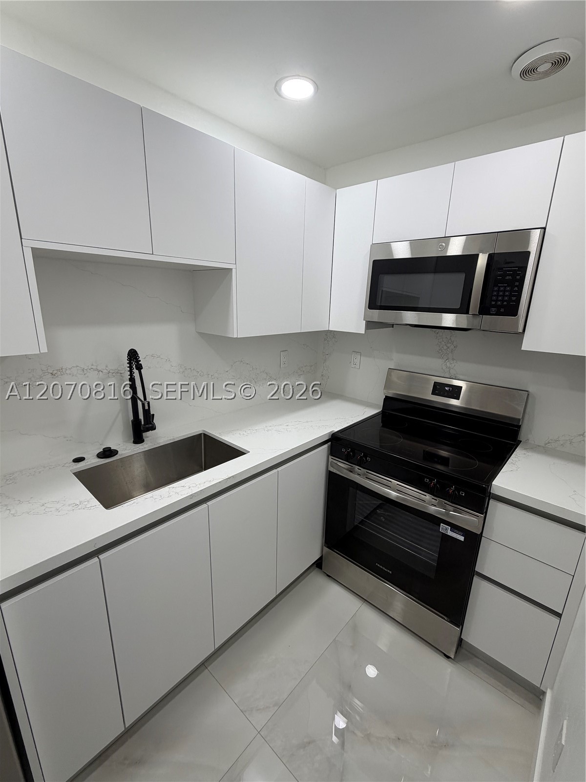 4713 NW 7th St #409-1, Miami FL 33126