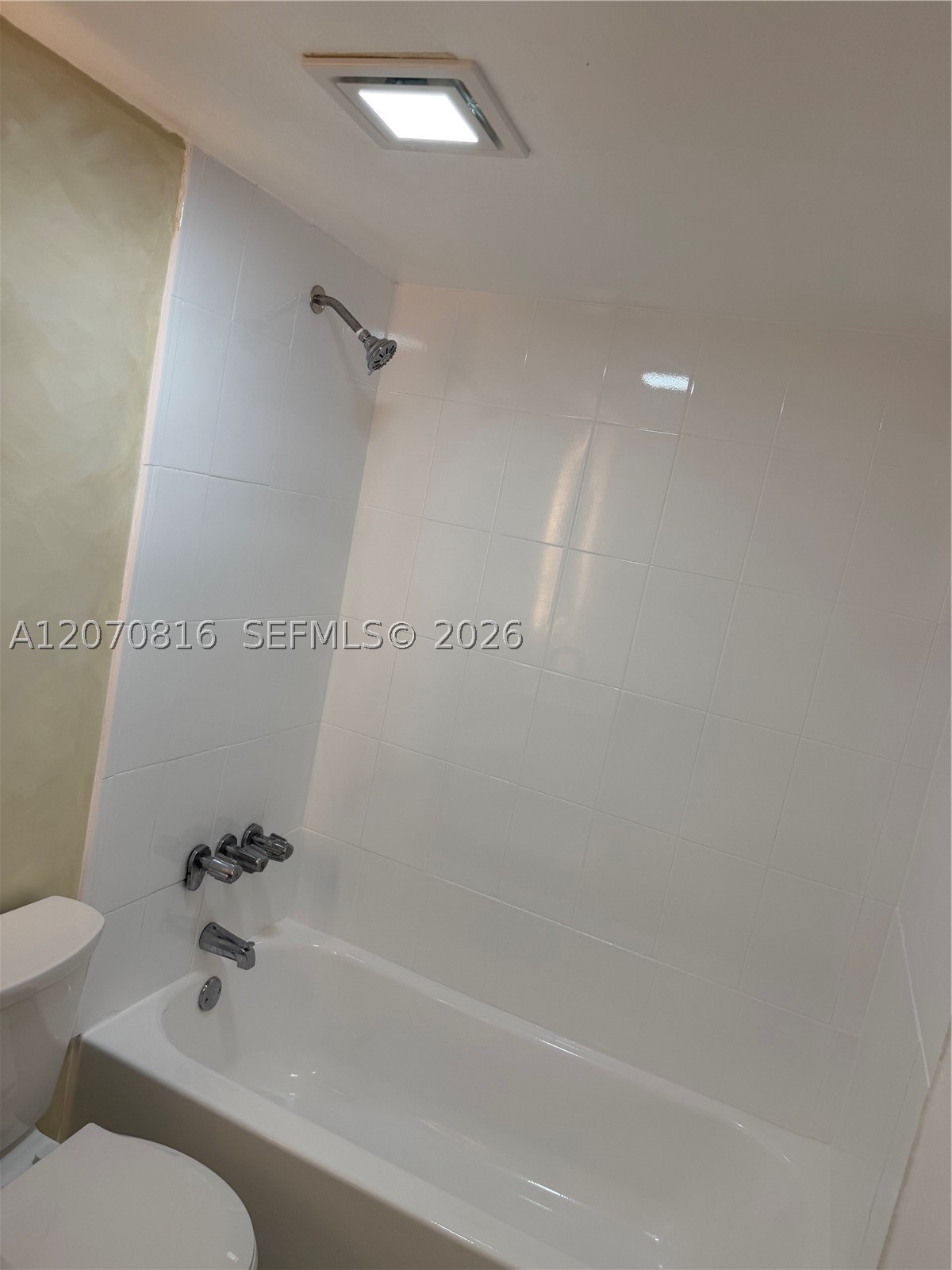 4713 NW 7th St #409-1, Miami FL 33126