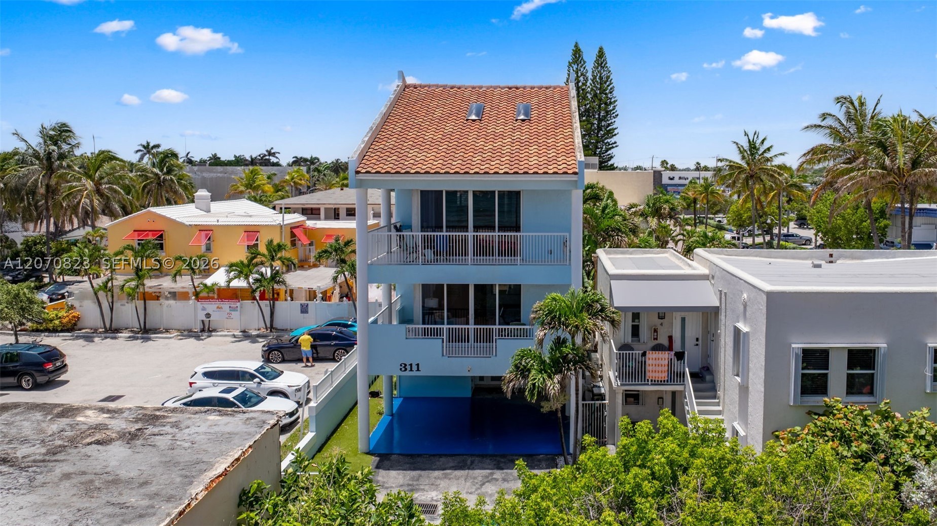311 N N Surf Rd, Hollywood FL 33019