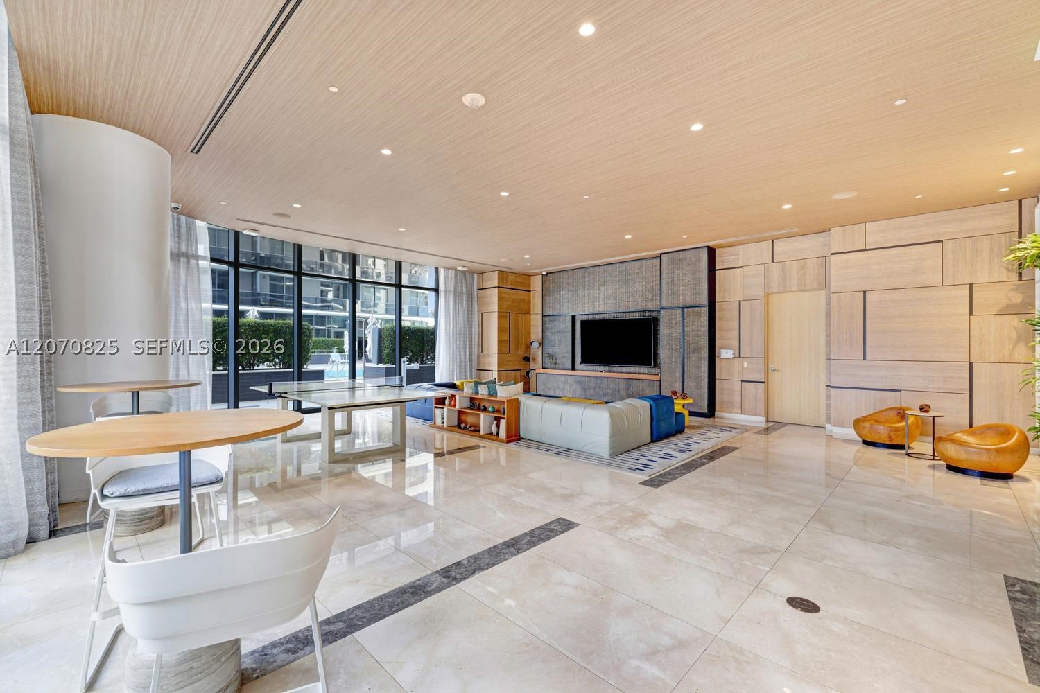 55 SW 9th St #1609, Miami FL 33130