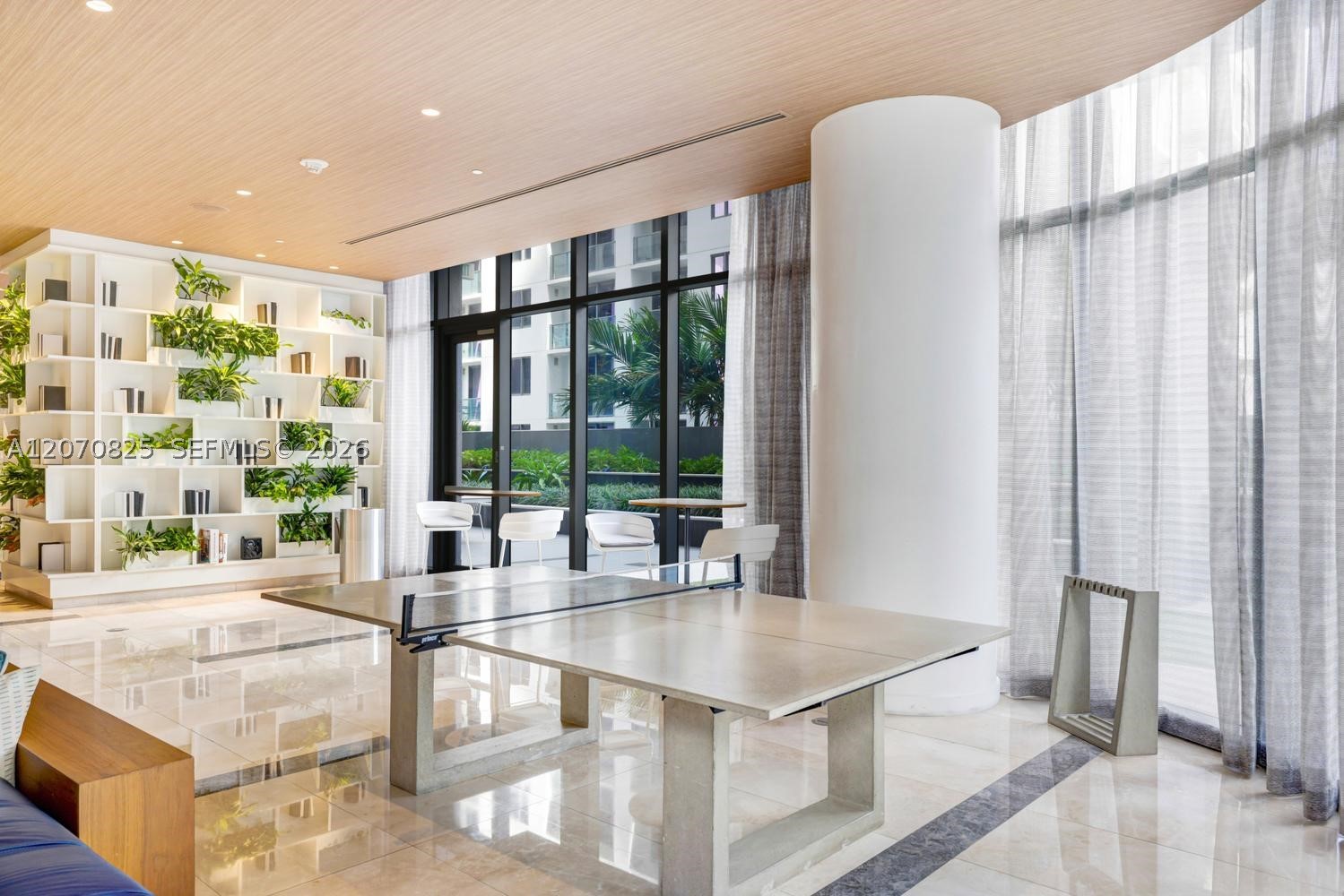 55 SW 9th St #1609, Miami FL 33130