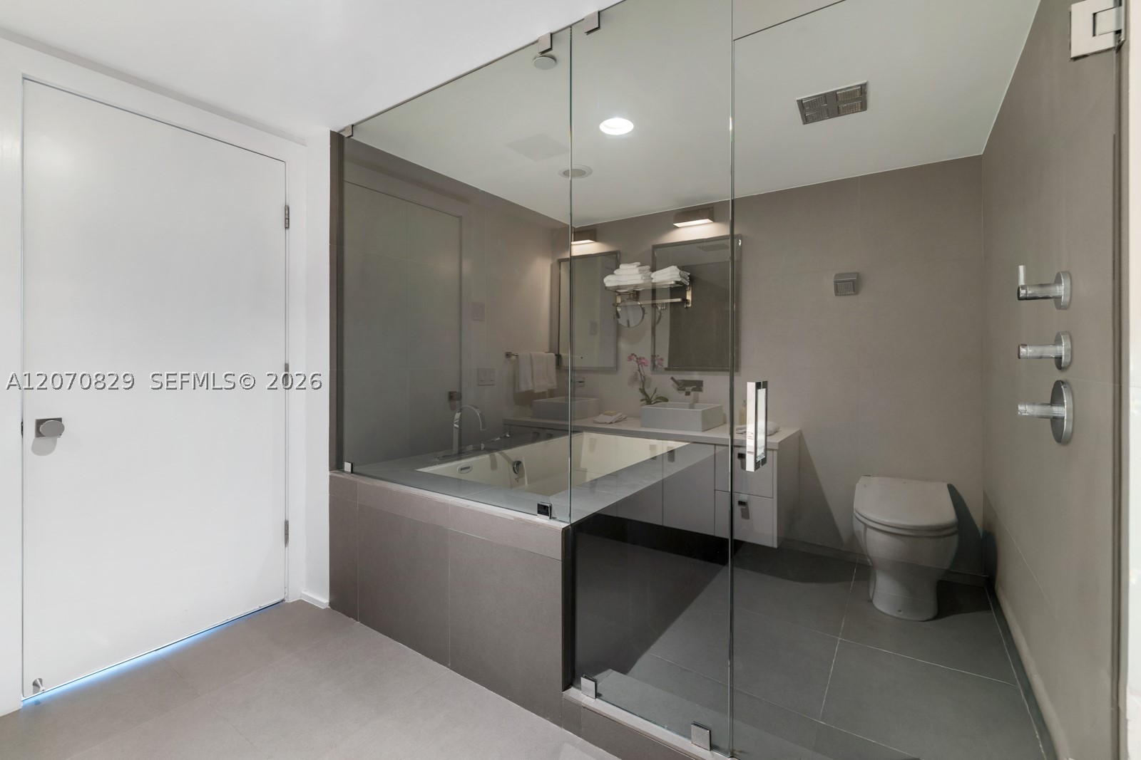 5875 Collins Ave #1102, Miami Beach FL 33140