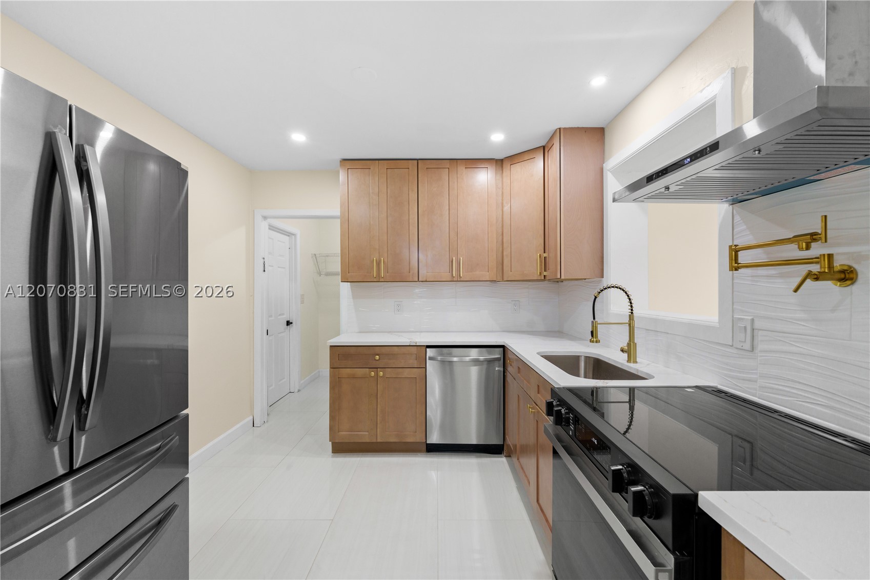 3561 NW 41st St, Lauderdale Lakes FL 33309
