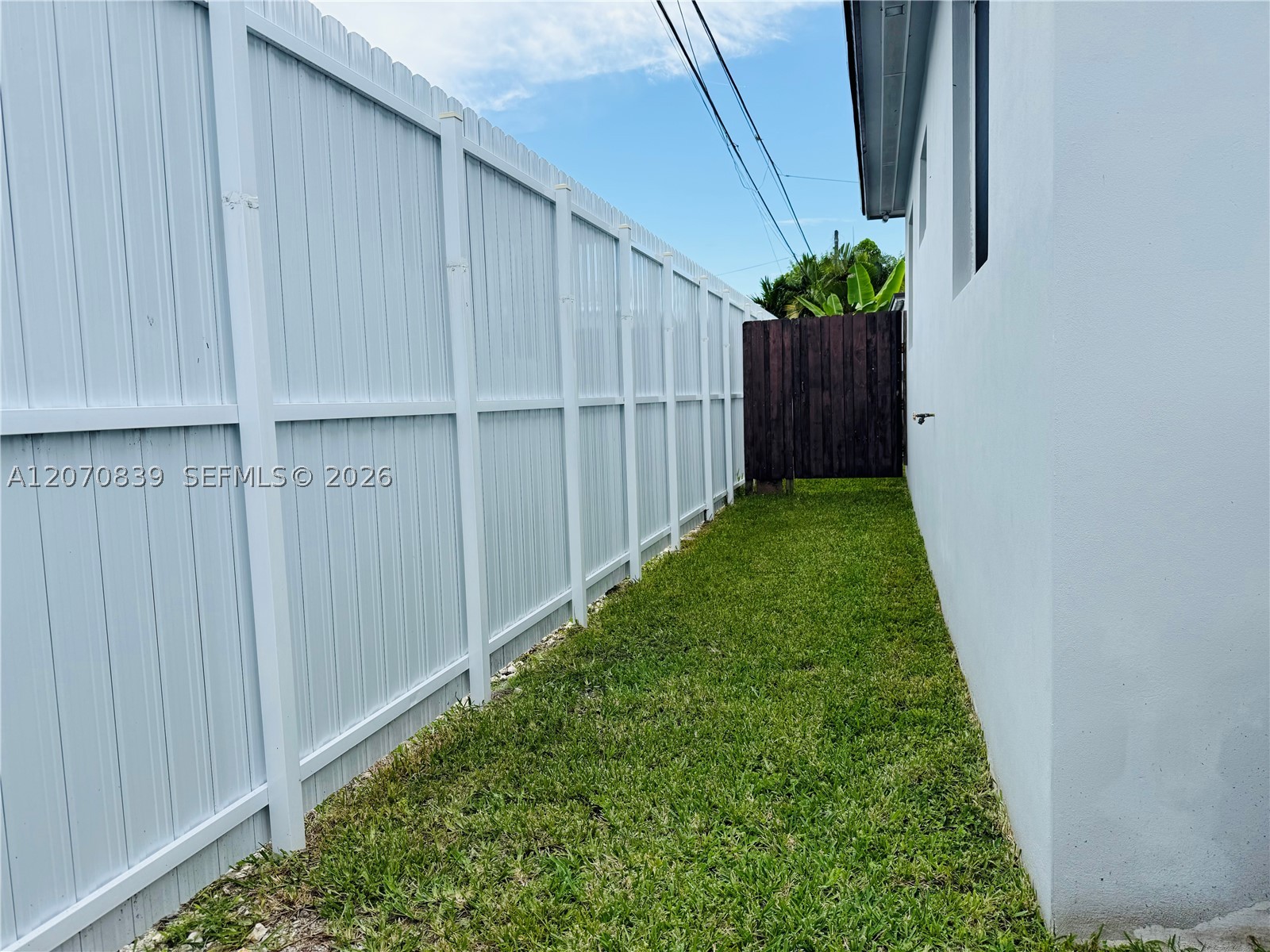 1221 SW 76th Ct, Miami FL 33144