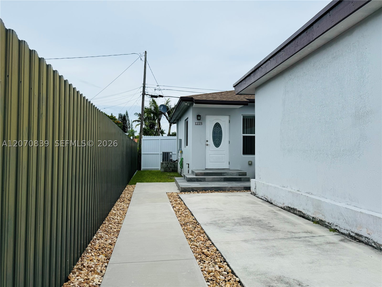 1221 SW 76th Ct, Miami FL 33144
