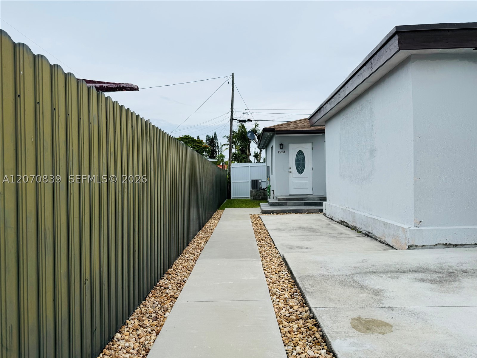 1221 SW 76th Ct, Miami FL 33144