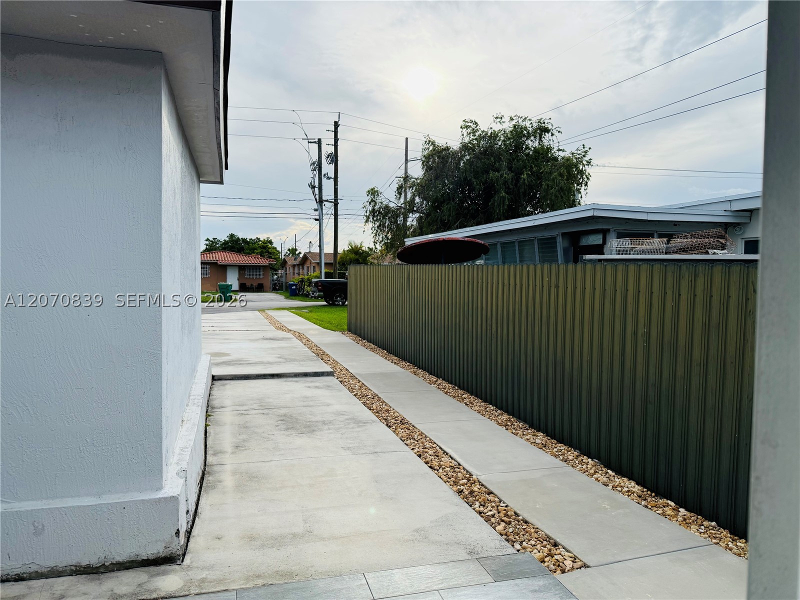 1221 SW 76th Ct, Miami FL 33144