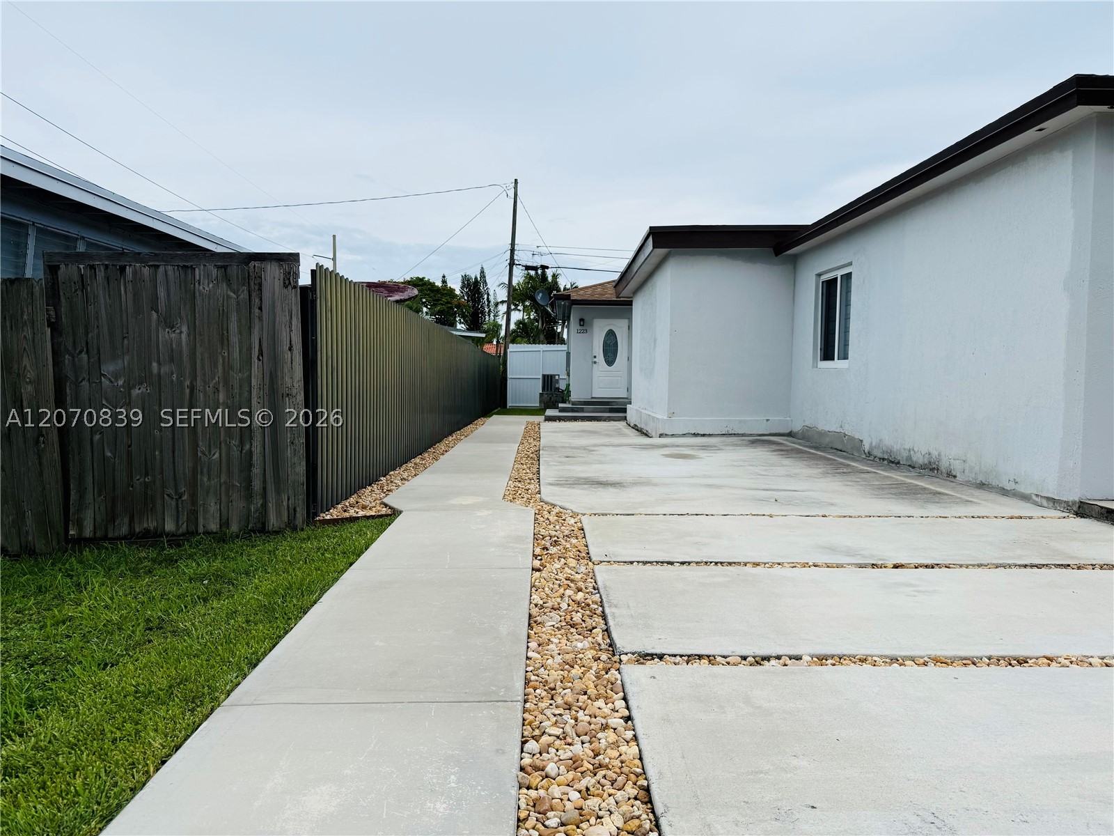 1221 SW 76th Ct, Miami FL 33144