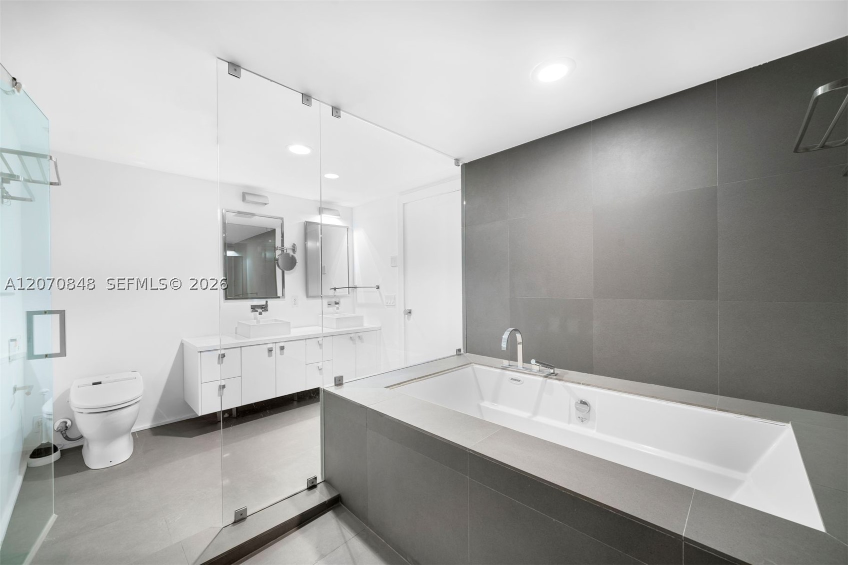 5875 Collins Ave #1102, Miami Beach FL 33140