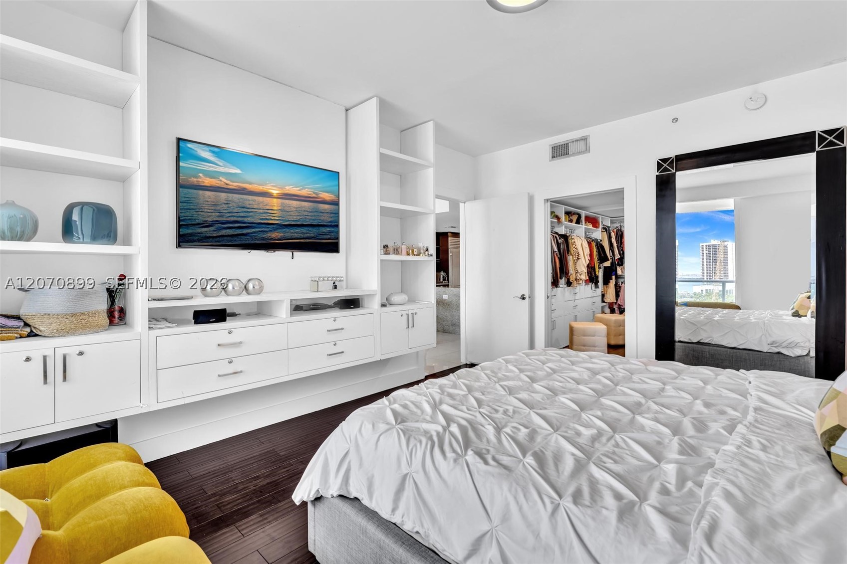 900 Biscayne Blvd #1708, Miami FL 33132