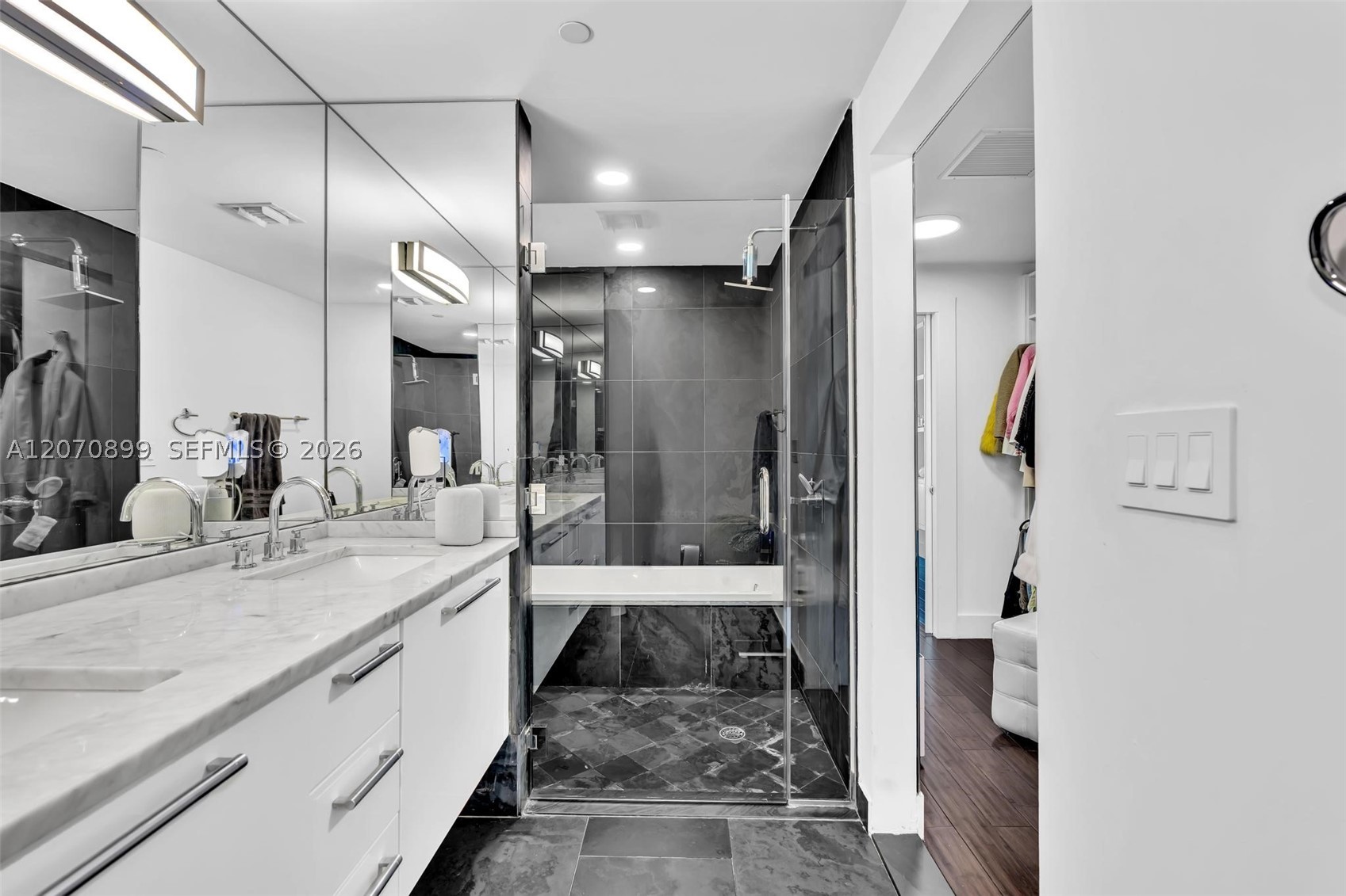 900 Biscayne Blvd #1708, Miami FL 33132