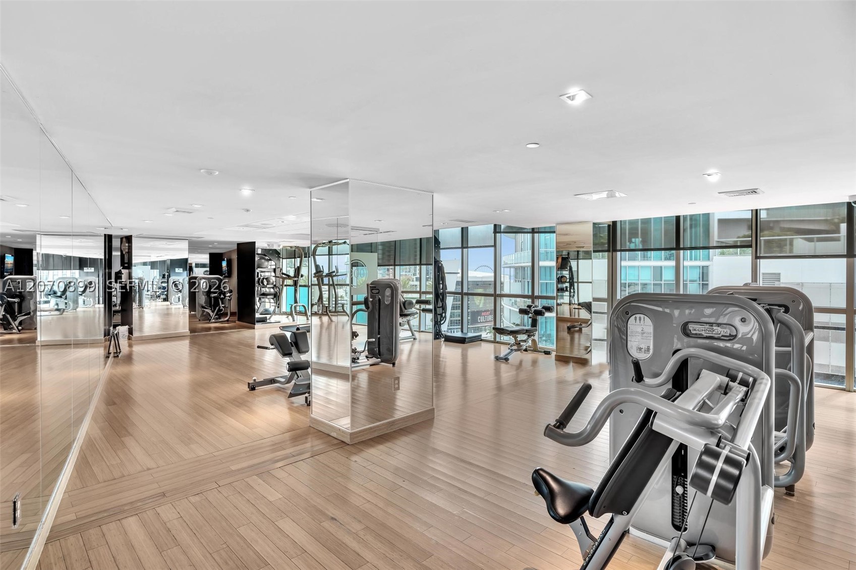 900 Biscayne Blvd #1708, Miami FL 33132