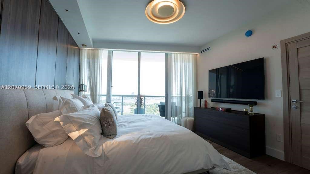 888 Biscayne Blvd #1509, Miami FL 33132