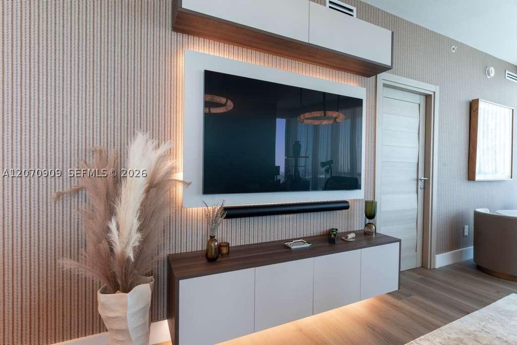 888 Biscayne Blvd #1509, Miami FL 33132