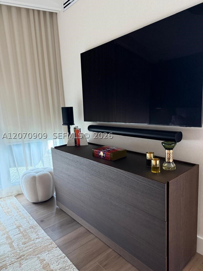 888 Biscayne Blvd #1509, Miami FL 33132